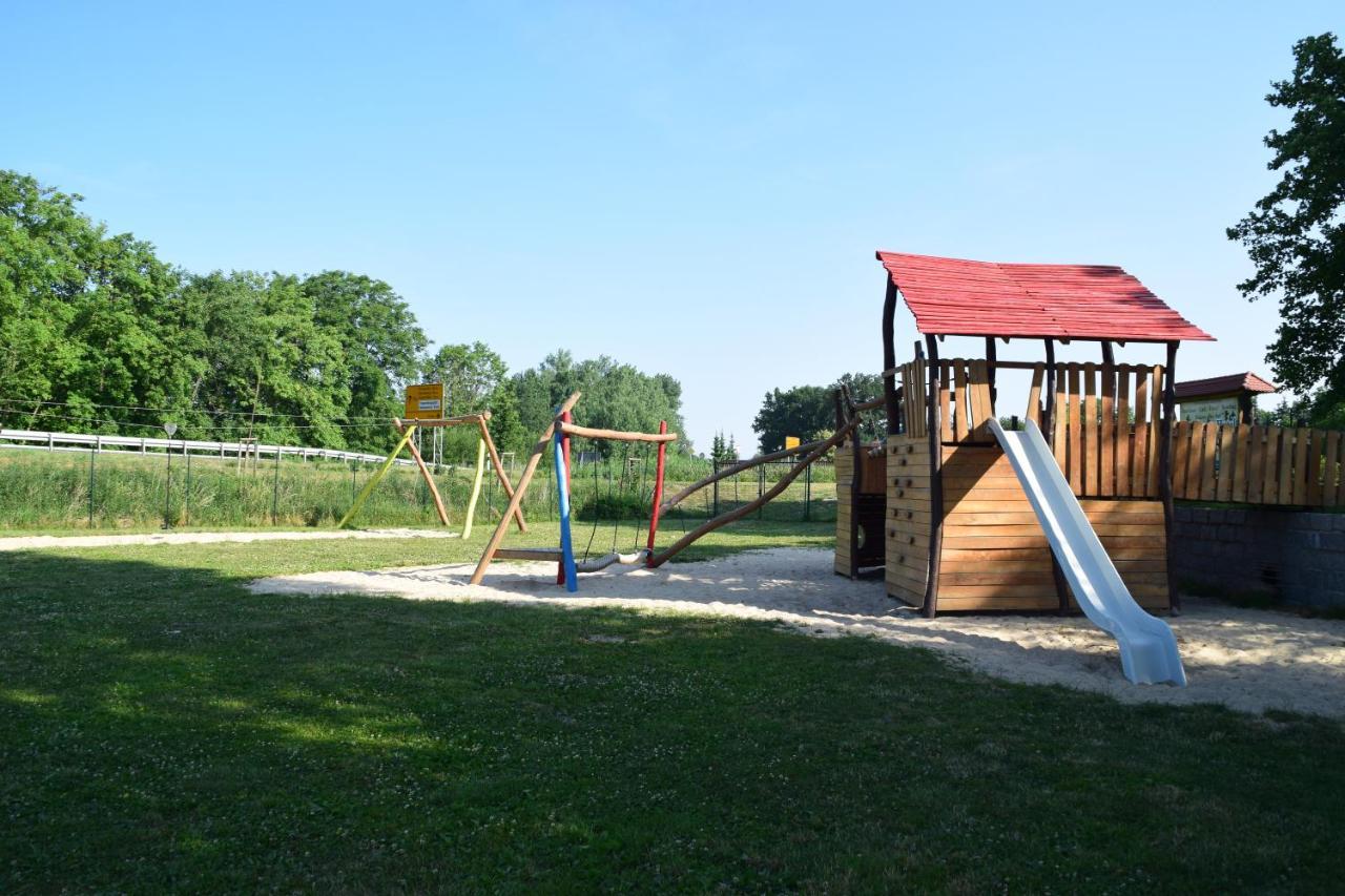Land-Gut-Hotel Seeblick Klietz Exterior photo